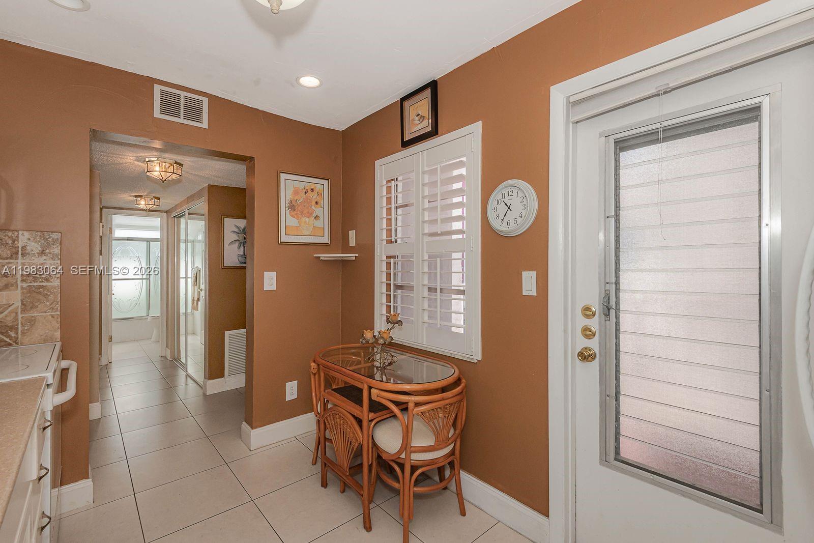 GARNET CONDO - Residential