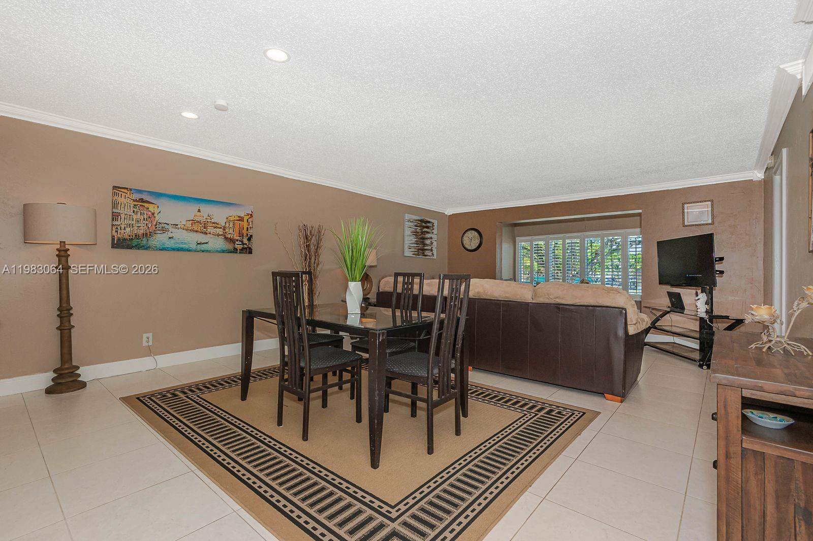 GARNET CONDO - Residential