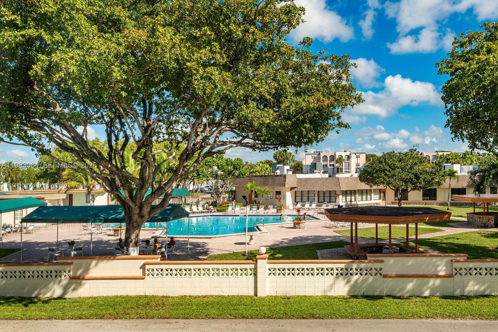 GARNET CONDO - Residential