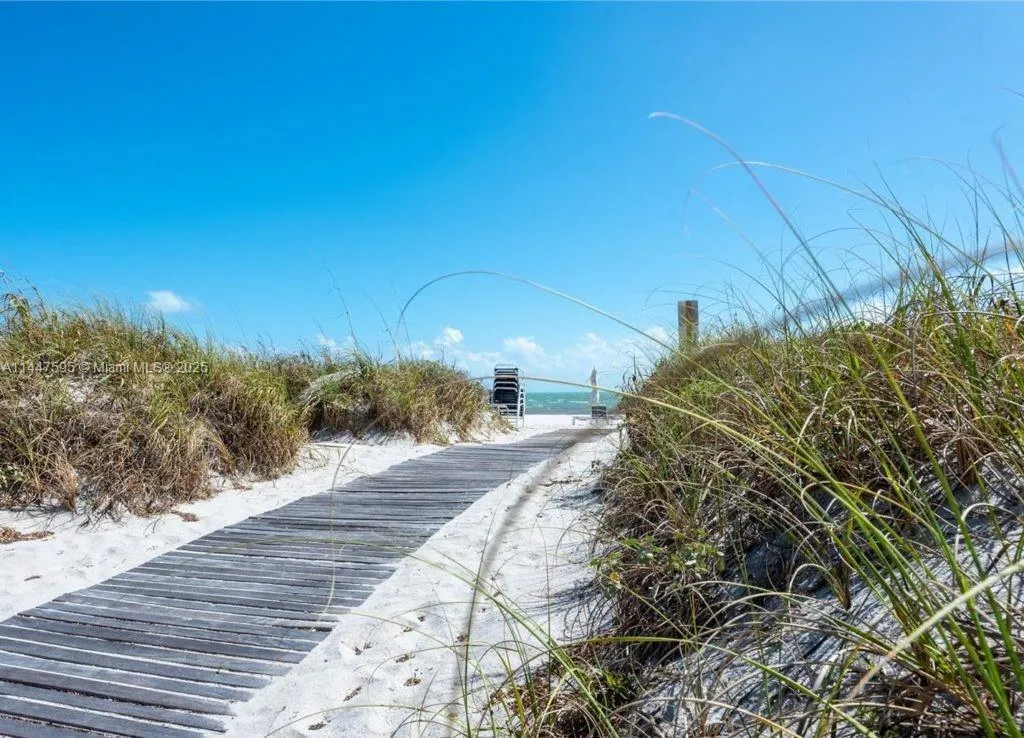 Key Biscayne, Florida 33149, United States, 2 Bedrooms Bedrooms, ,2 BathroomsBathrooms,Residential,Active,70815