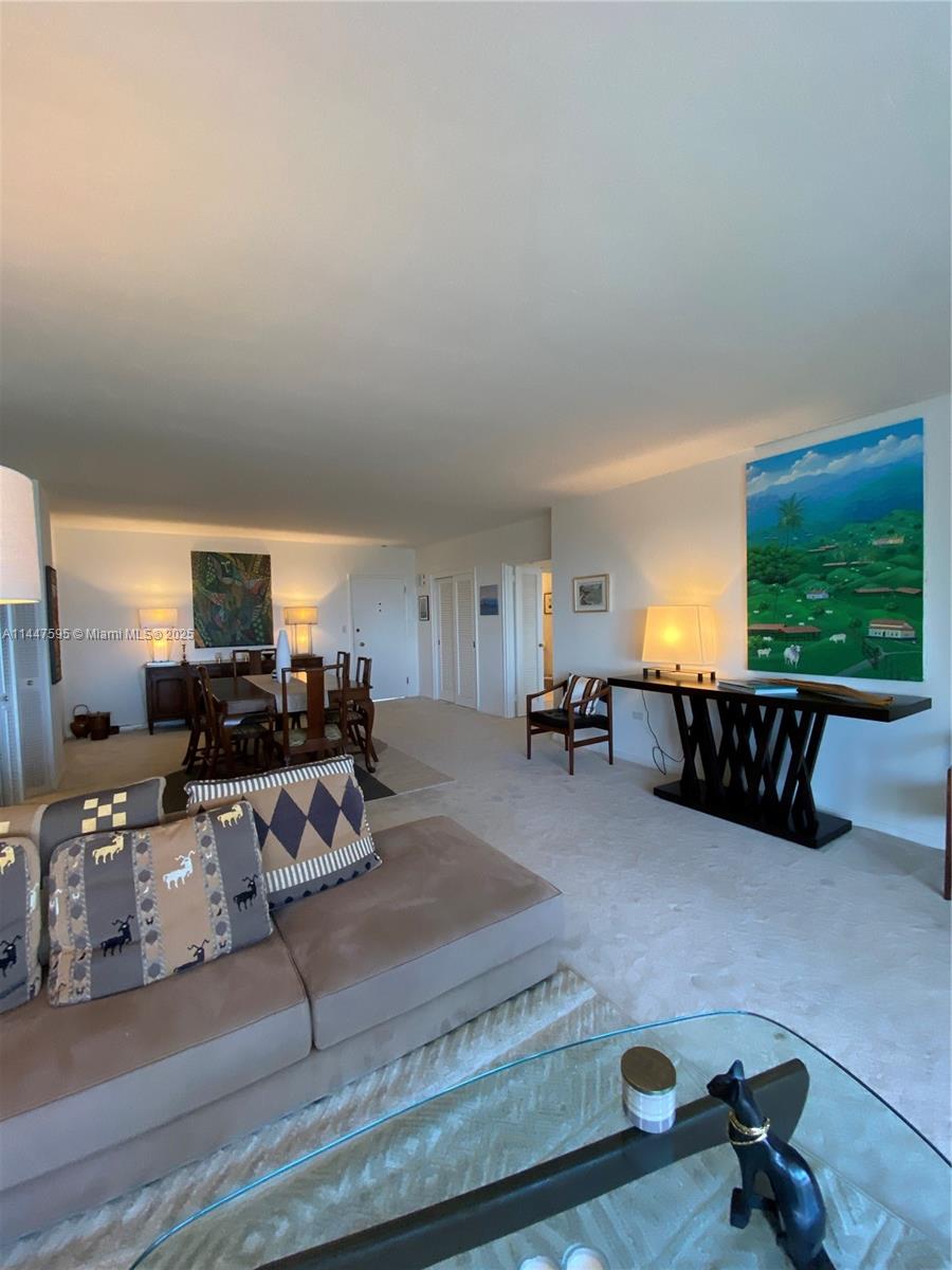 ISLAND HOUSE - Residential Lease