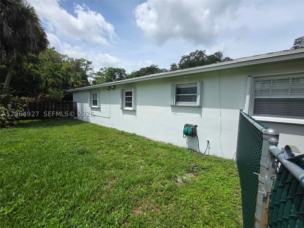 Photo of 4020 SW 2nd St, Plantation, FL 33317 (MLS # A12064927)