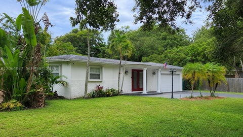 Photo of 4020 SW 2nd St, Plantation, FL 33317 (MLS # A12064927)