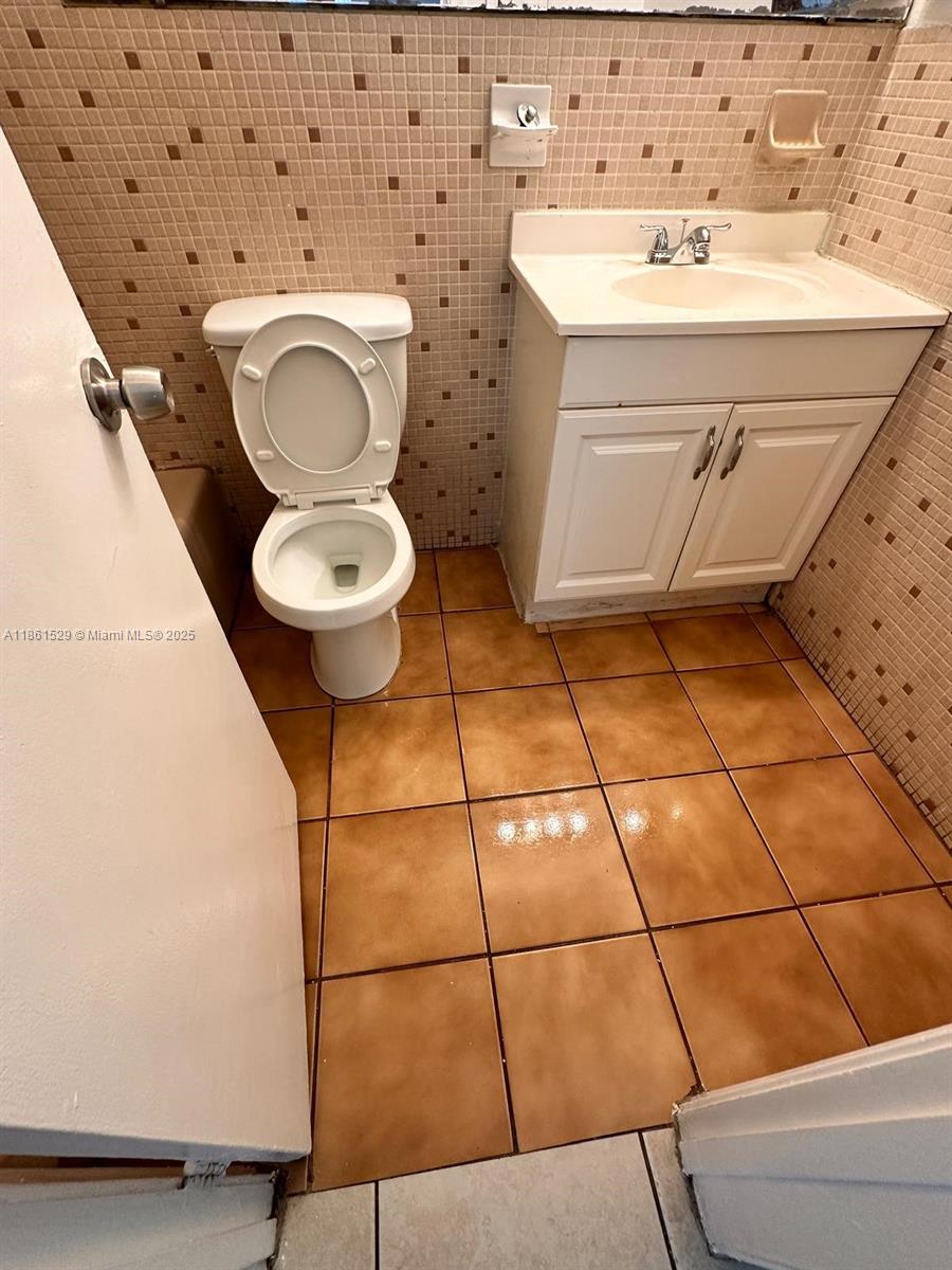 ORIOLE ESTATES SEC 8 - Residential Lease