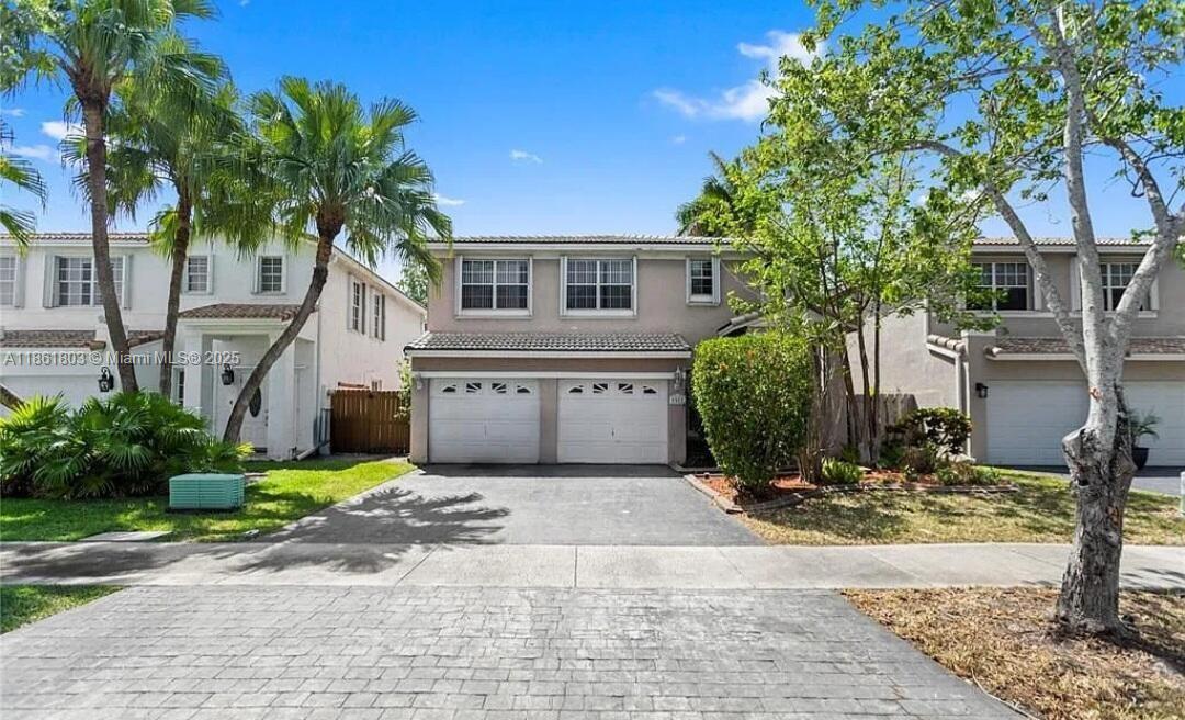 Move-In Ready 3-Bedroom, 2.5-Bath in Top-Rated Cooper City — Priced Below Market!
Don’t miss out on this incredible opportunity to own a spacious, light-filled home in the highly sought-after Homes of Forest Lake neighborhood. With its open floor plan, abundant natural light, and prime location in a top-rated school district, this home offers exceptional value for the price.
Key Features:
3 Spacious Bedrooms + 2.5 Bathrooms
Open-Concept Layout with soaring ceilings and large windows
Chef’s Kitchen with new stainless steel appliances and island seating for four
Large Family Room overlooking landscaped patio & fenced yard
Primary Suite Retreat with oversized walk-in closet
Spa-Like Master Bath with Roman tub, dual vanities, and separate shower
Take advantage before it’s gone!