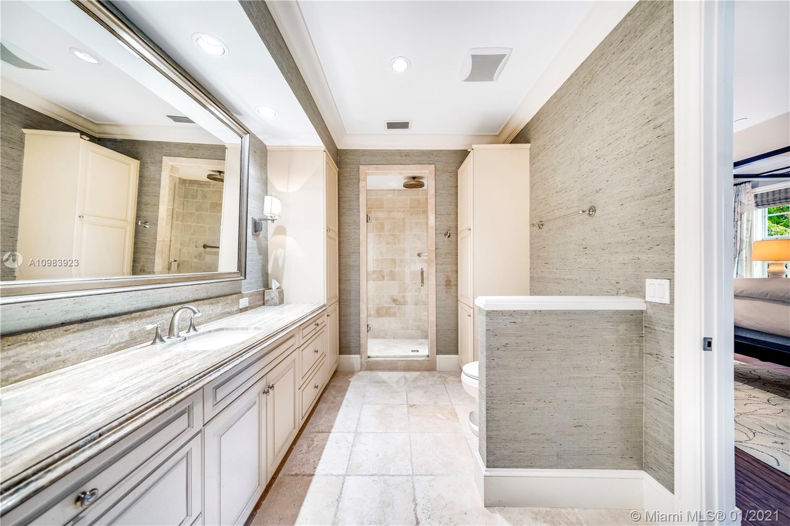 MC LOUTH - Residential