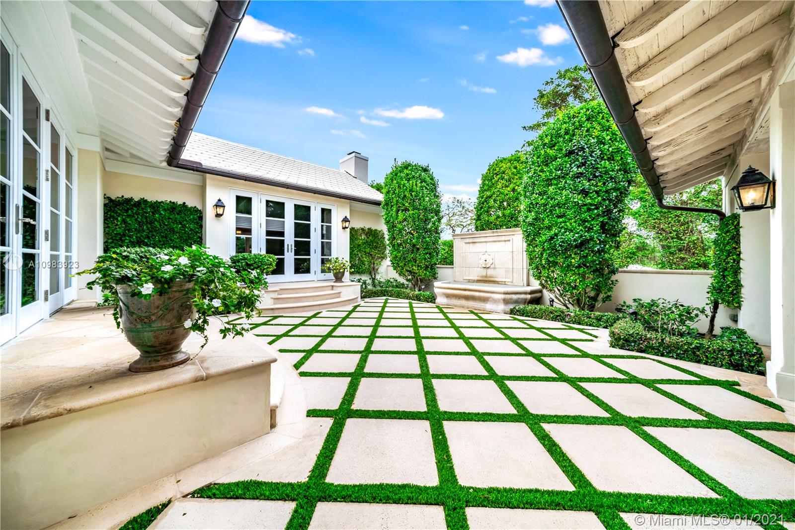 MC LOUTH - Residential