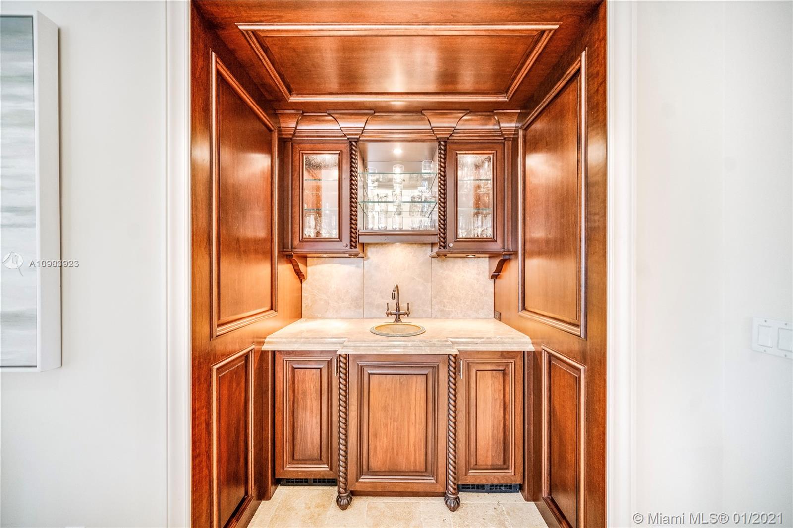 MC LOUTH - Residential