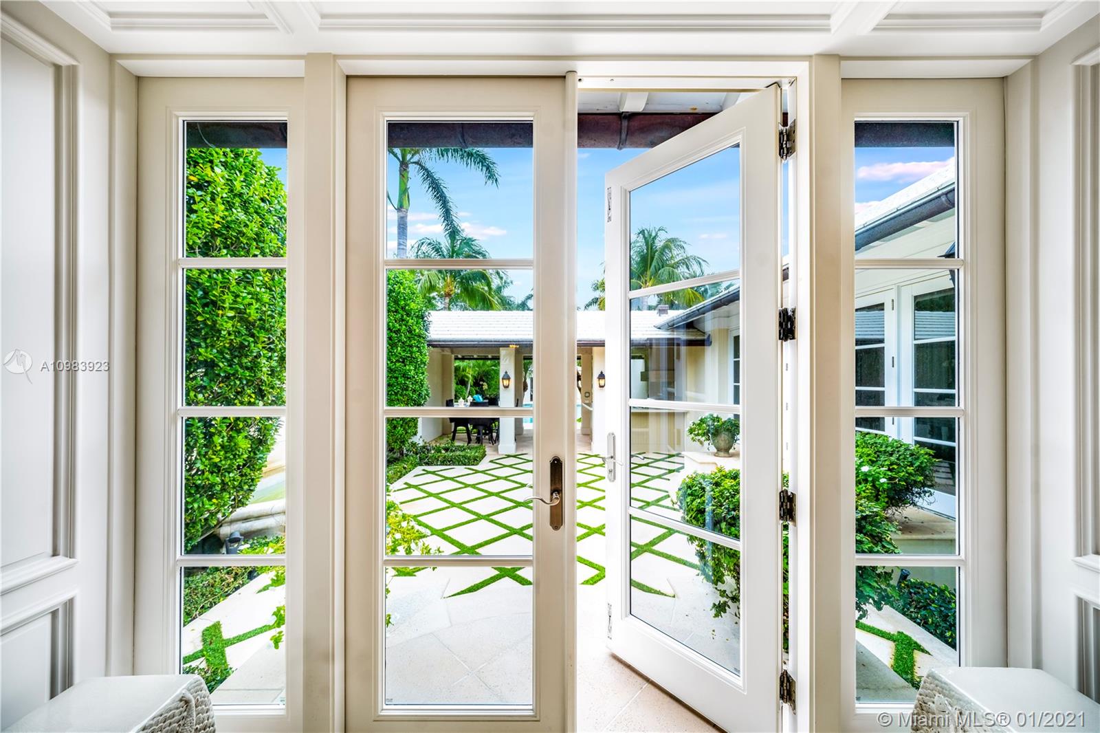 MC LOUTH - Residential