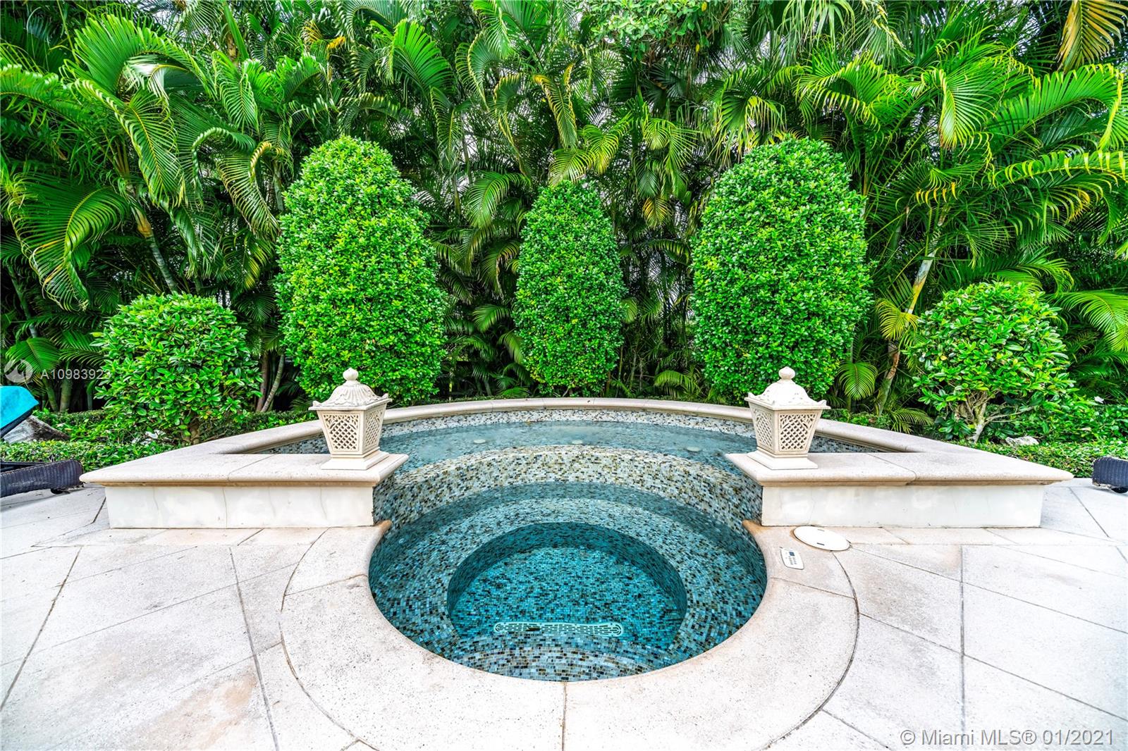 MC LOUTH - Residential