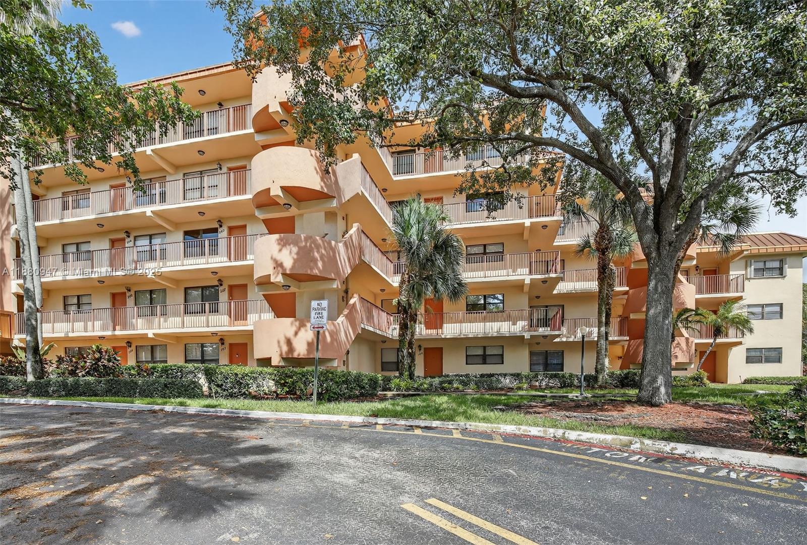 PLANTATION FOREST CONDO - Residential