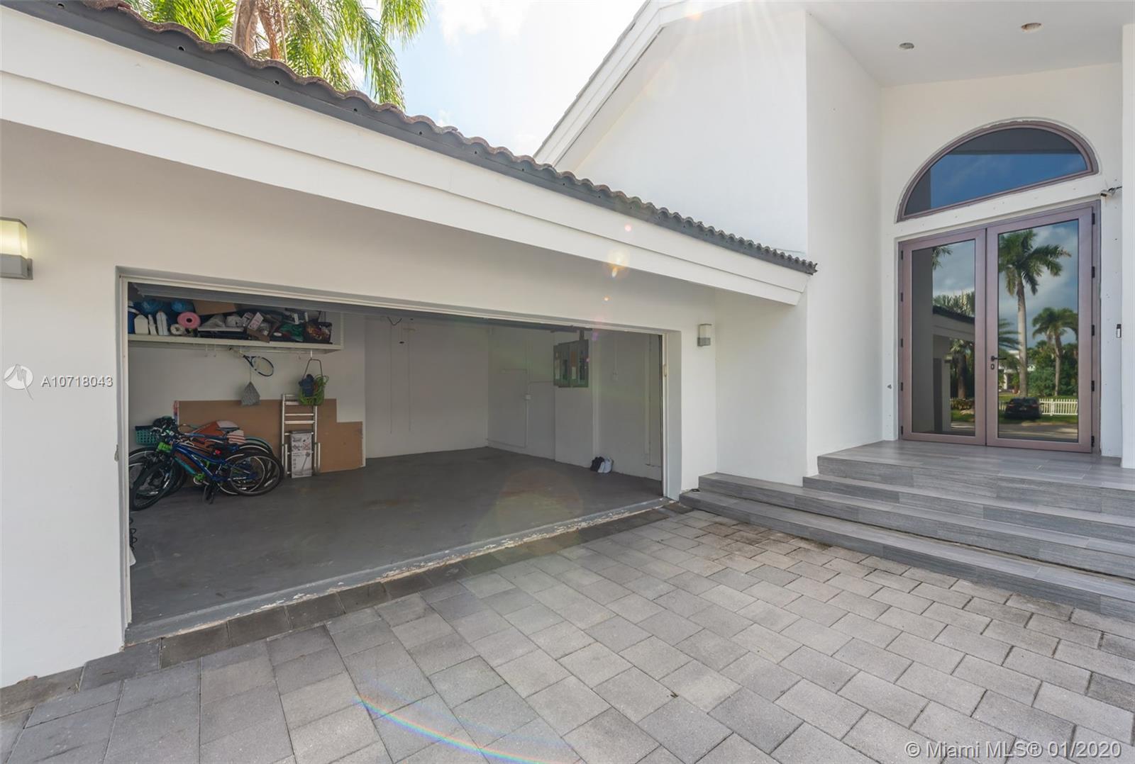 GOLDEN BEACH SEC E - Residential