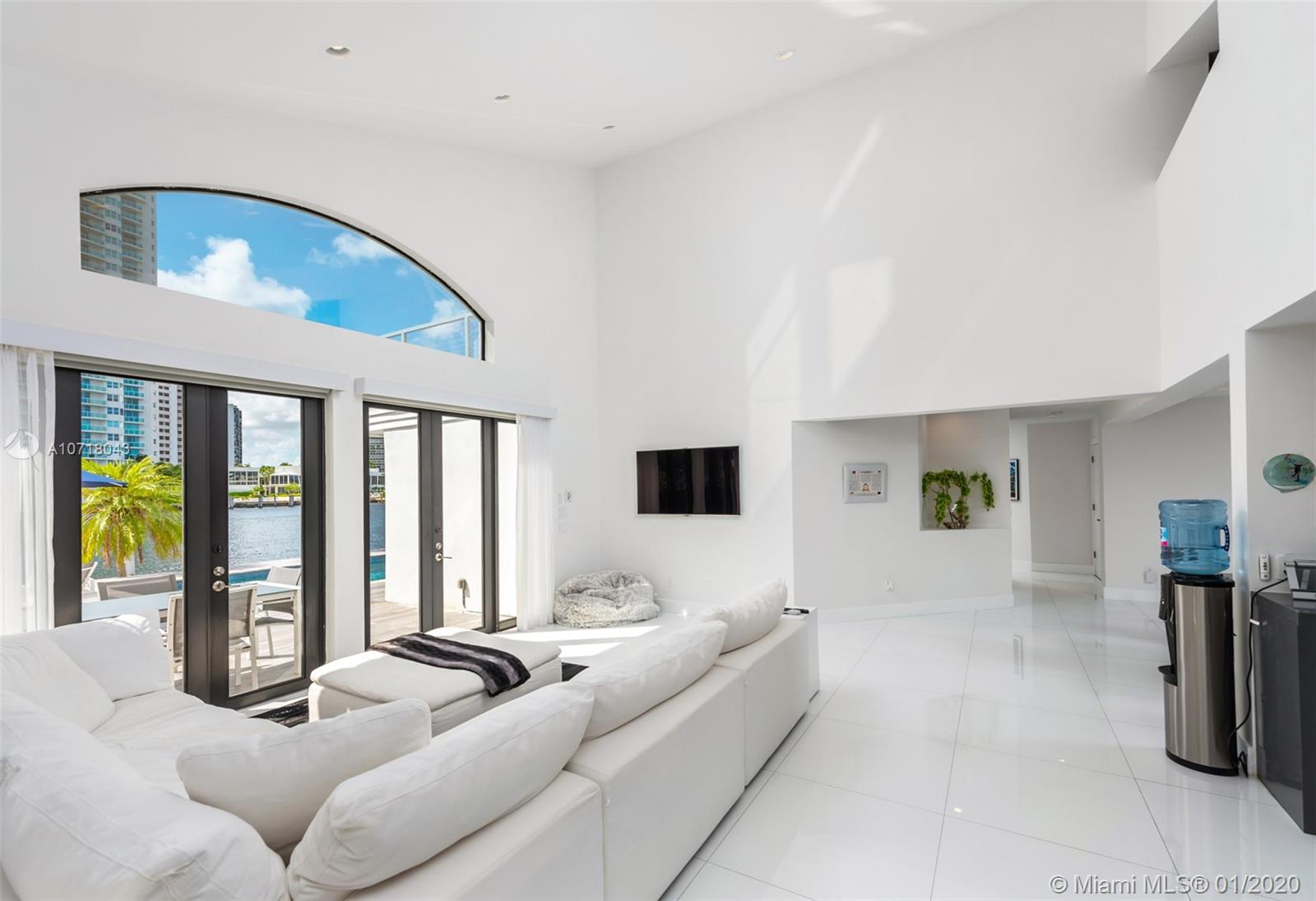 GOLDEN BEACH SEC E - Residential