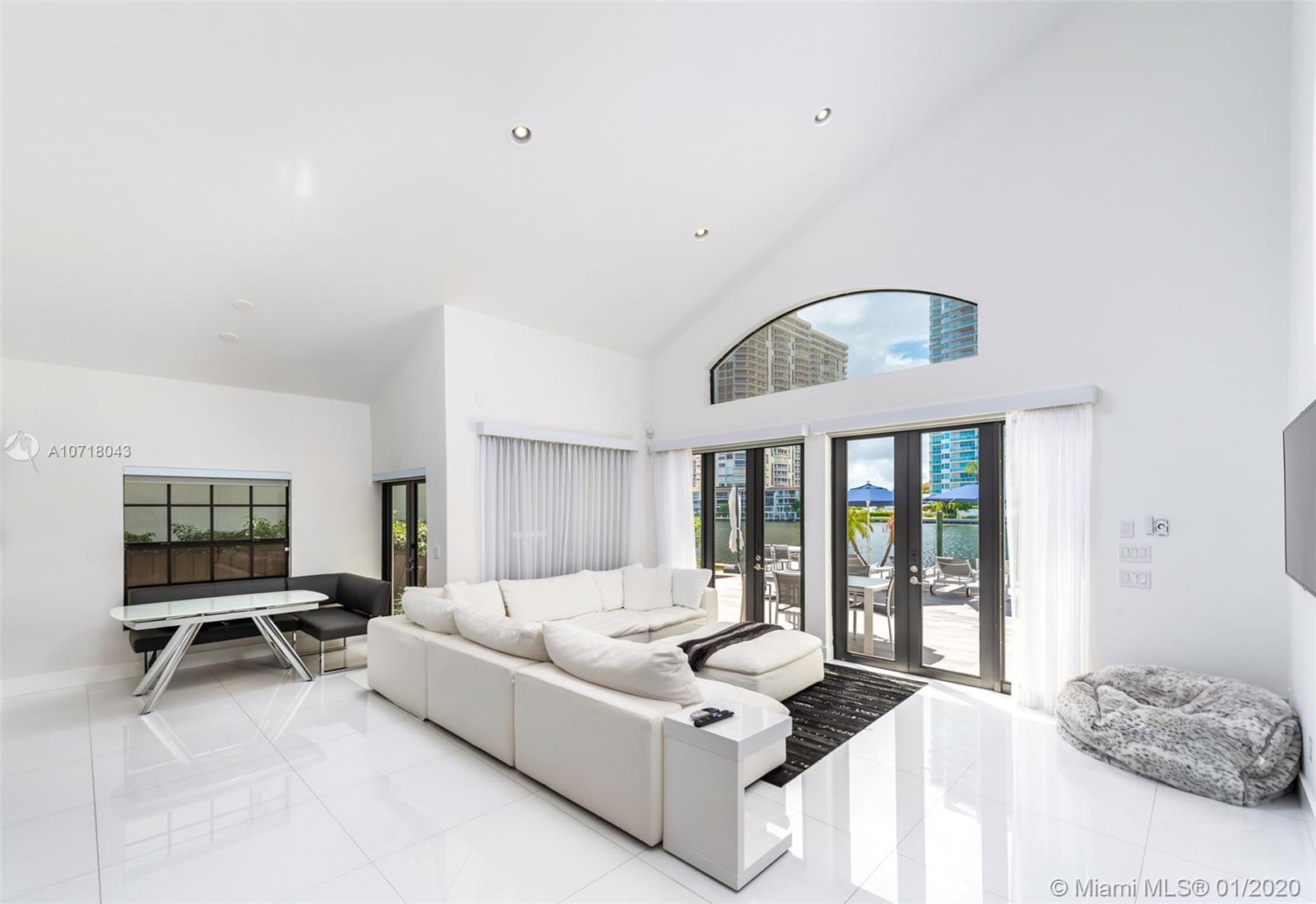 GOLDEN BEACH SEC E - Residential