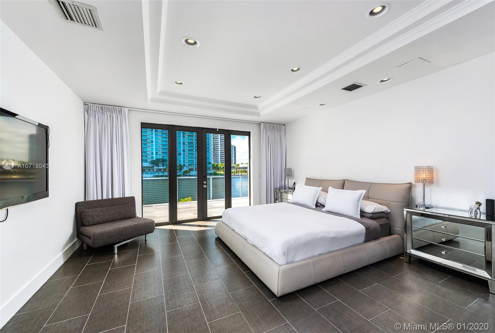 GOLDEN BEACH SEC E - Residential