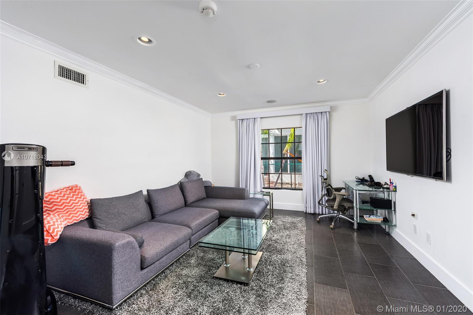 GOLDEN BEACH SEC E - Residential