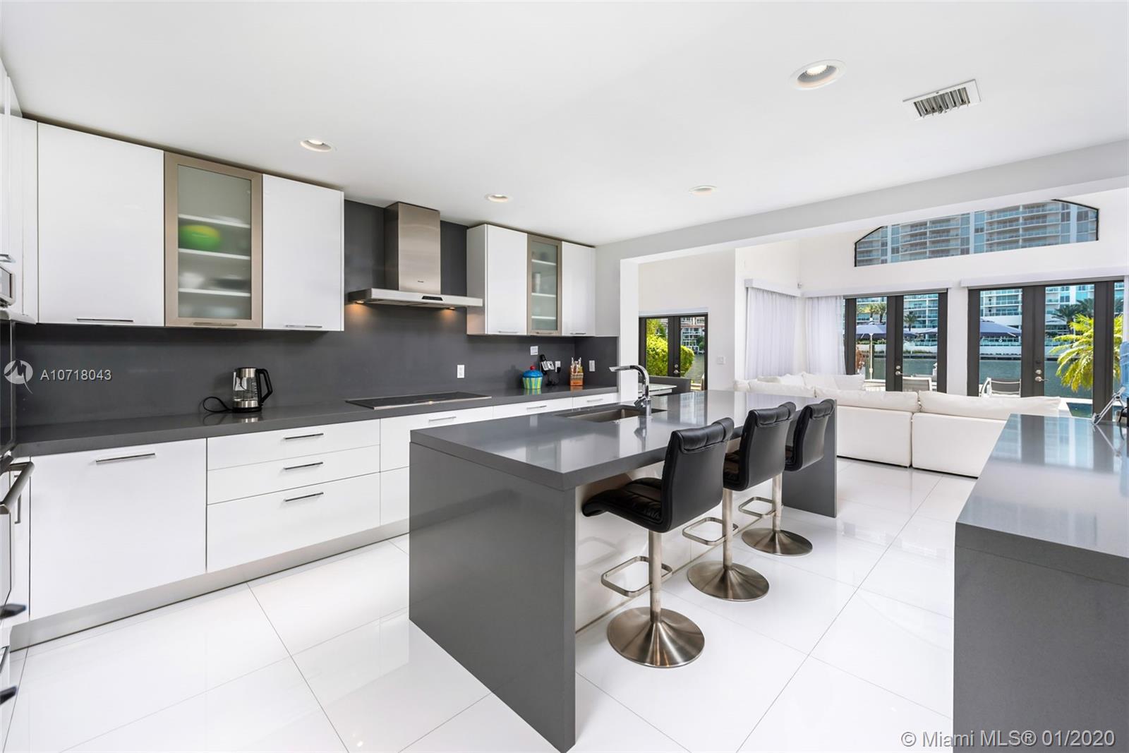 GOLDEN BEACH SEC E - Residential