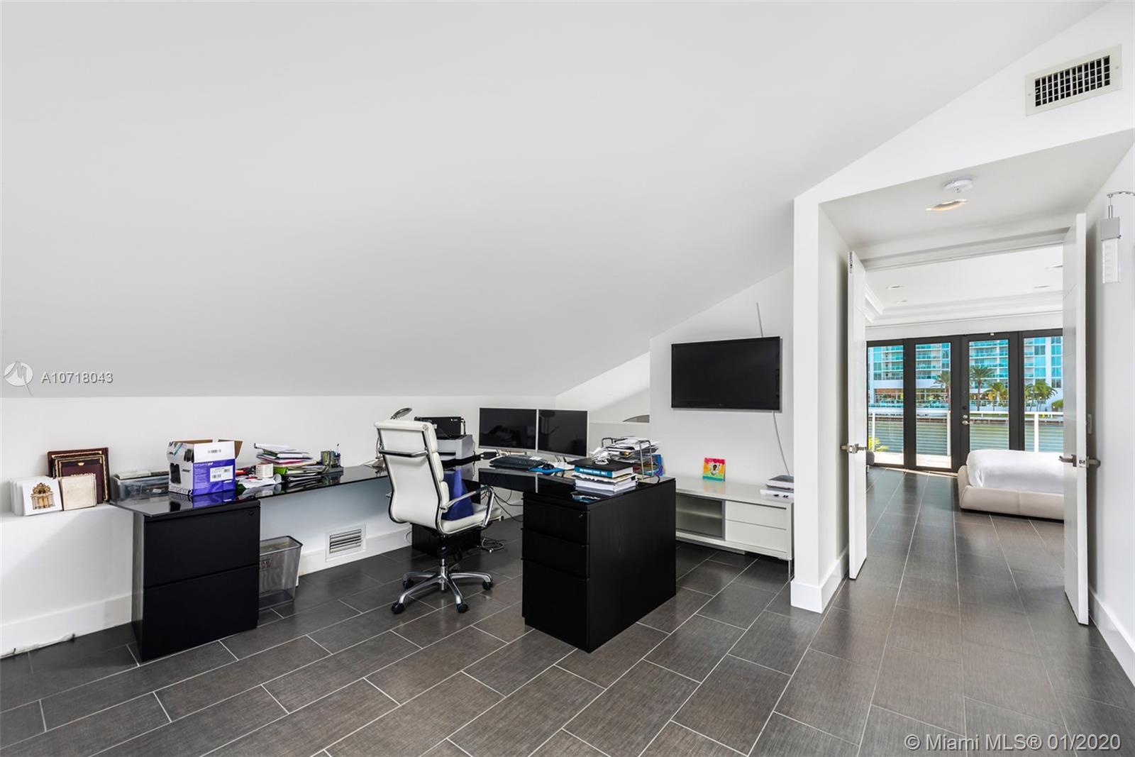 GOLDEN BEACH SEC E - Residential