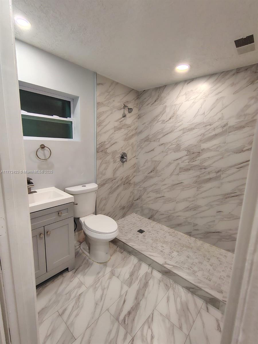 RIVIERA BEACH HEIGHTS - Residential Lease