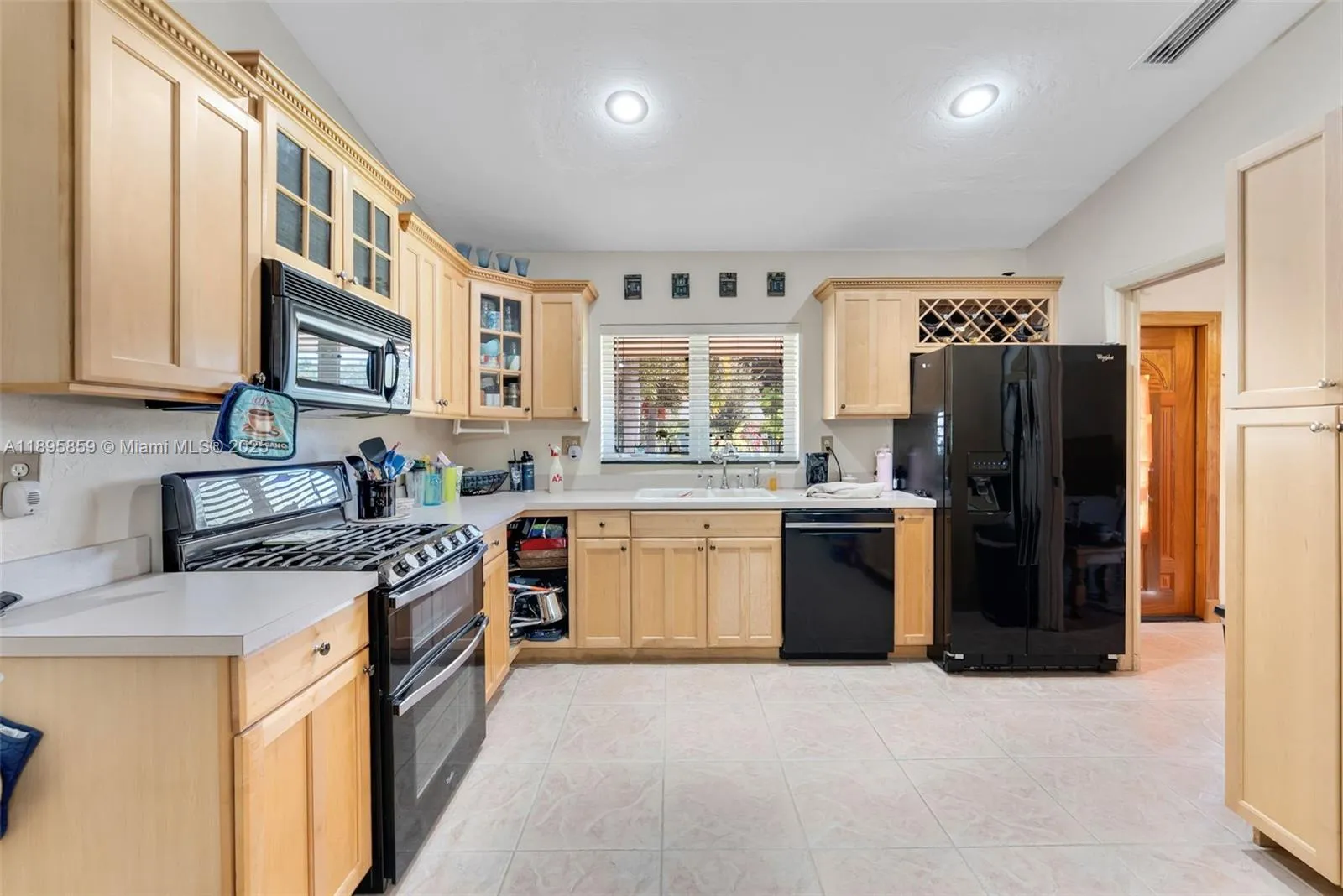 Palmetto Bay, Florida 33157, United States, 3 Bedrooms Bedrooms, ,2 BathroomsBathrooms,Residential,Active,228172