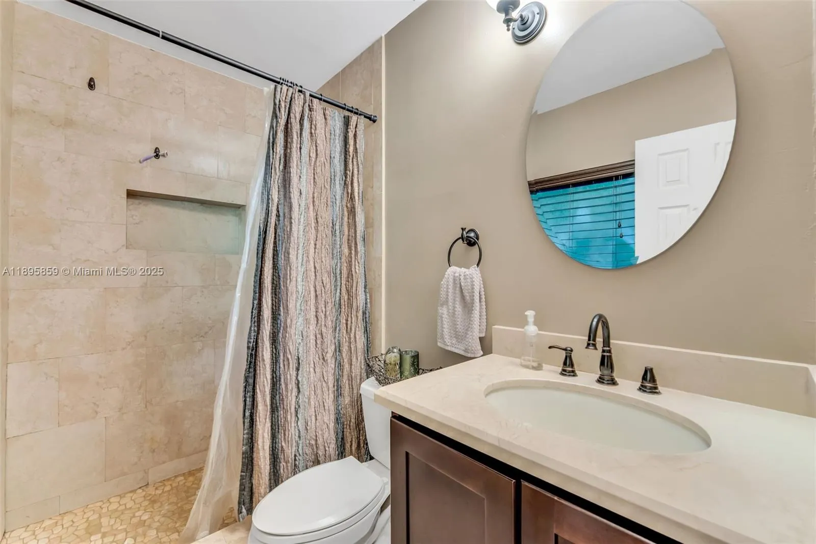 Palmetto Bay, Florida 33157, United States, 3 Bedrooms Bedrooms, ,2 BathroomsBathrooms,Residential,Active,228172