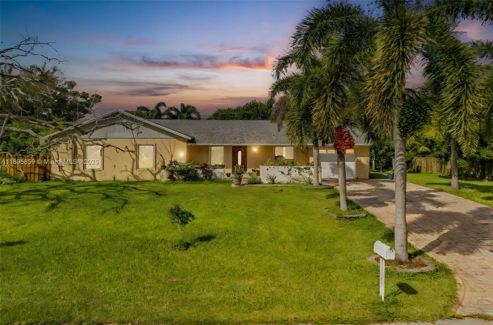 Palmetto Bay, Florida 33157, United States, 3 Bedrooms Bedrooms, ,2 BathroomsBathrooms,Residential,Active,228172