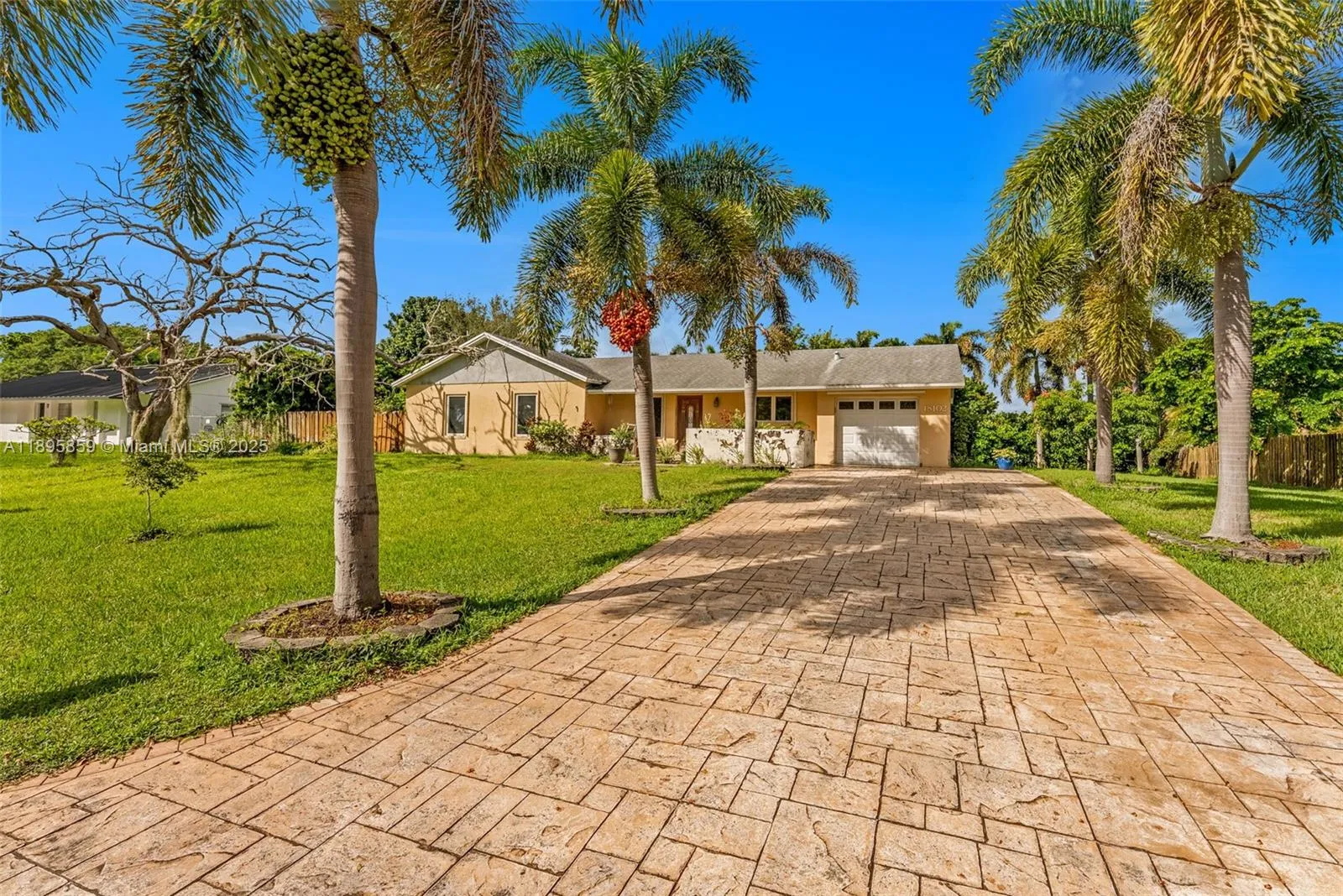 Palmetto Bay, Florida 33157, United States, 3 Bedrooms Bedrooms, ,2 BathroomsBathrooms,Residential,Active,228172