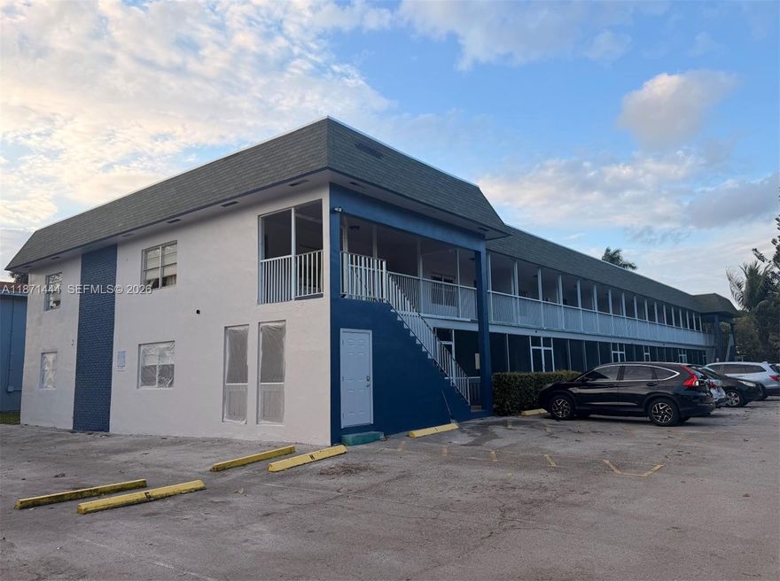 Two bedroom one bath unit condo in the heart of Hollywood. Enjoy the easy access to I-95,
Hollywood Blvd, downtown and the beach. Tiled floors, spacious living room, new appliances as well as new A/C!!! Low maintenance fee. Very quiet area. Freshly painted and screened building!!! Extremely motivated seller!!!