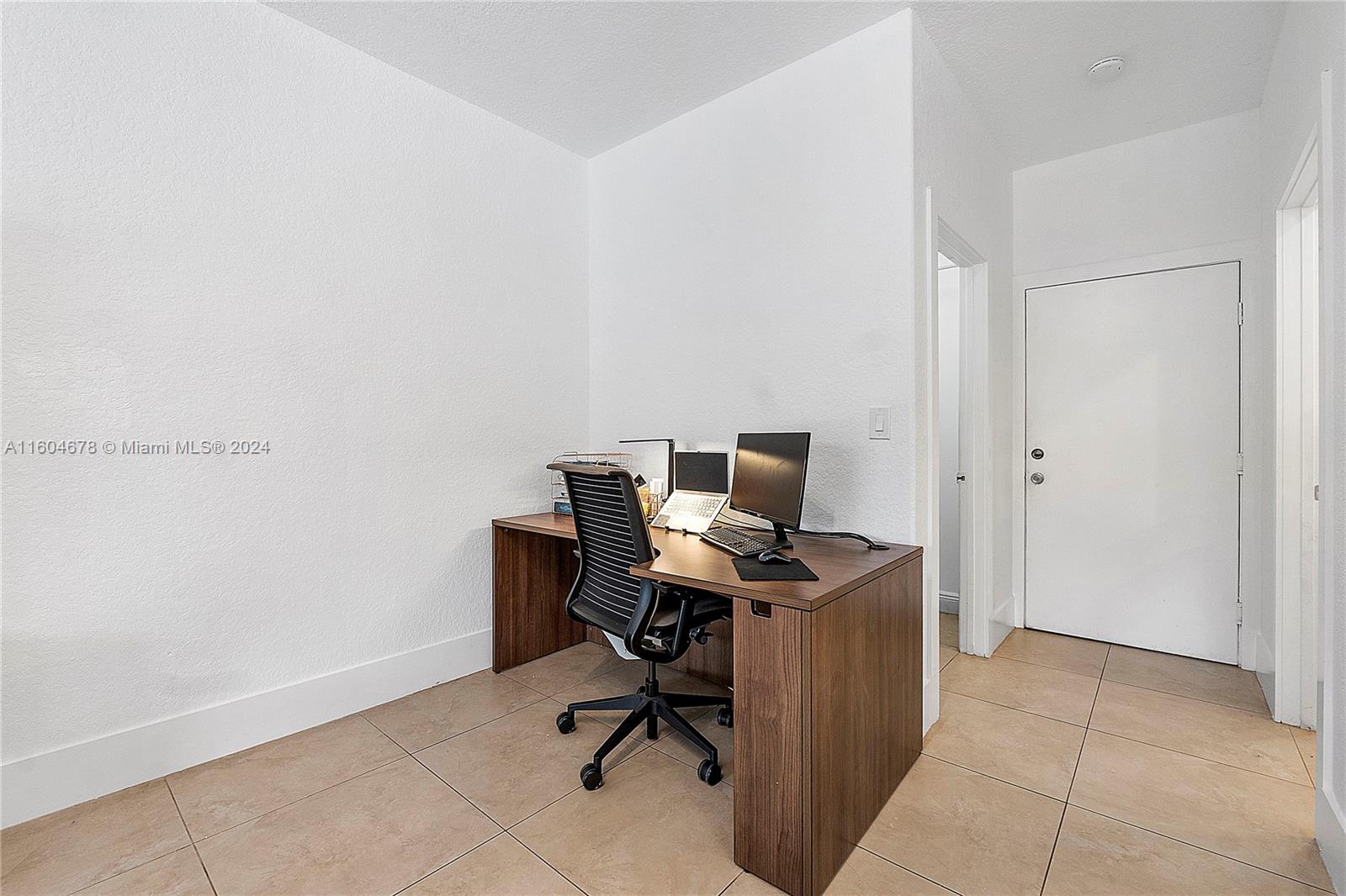 DORAL SANDS - Residential