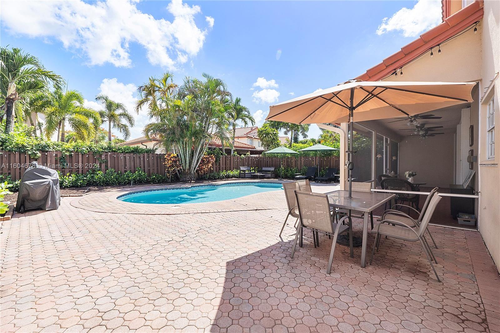 DORAL SANDS - Residential