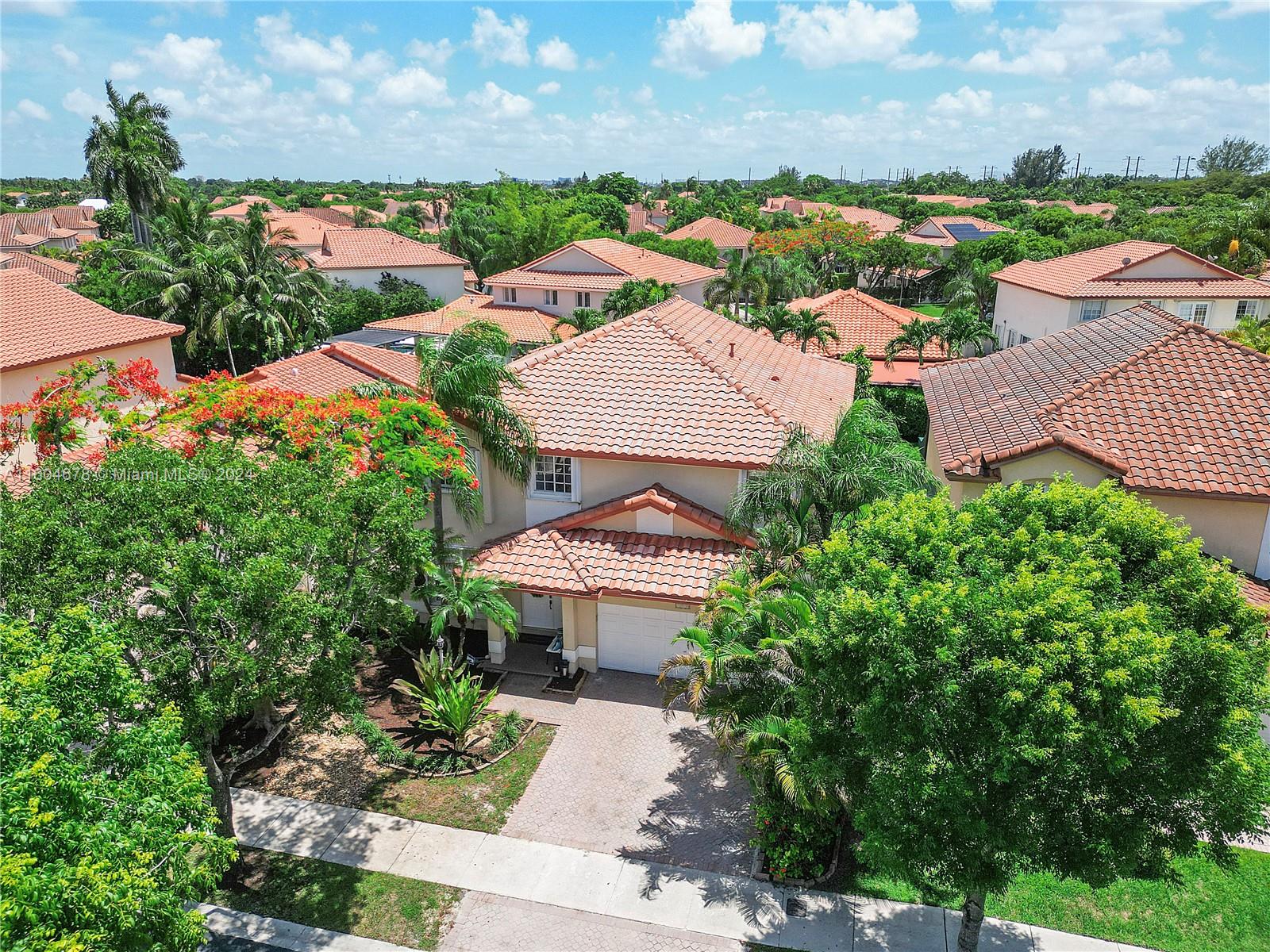 DORAL SANDS - Residential
