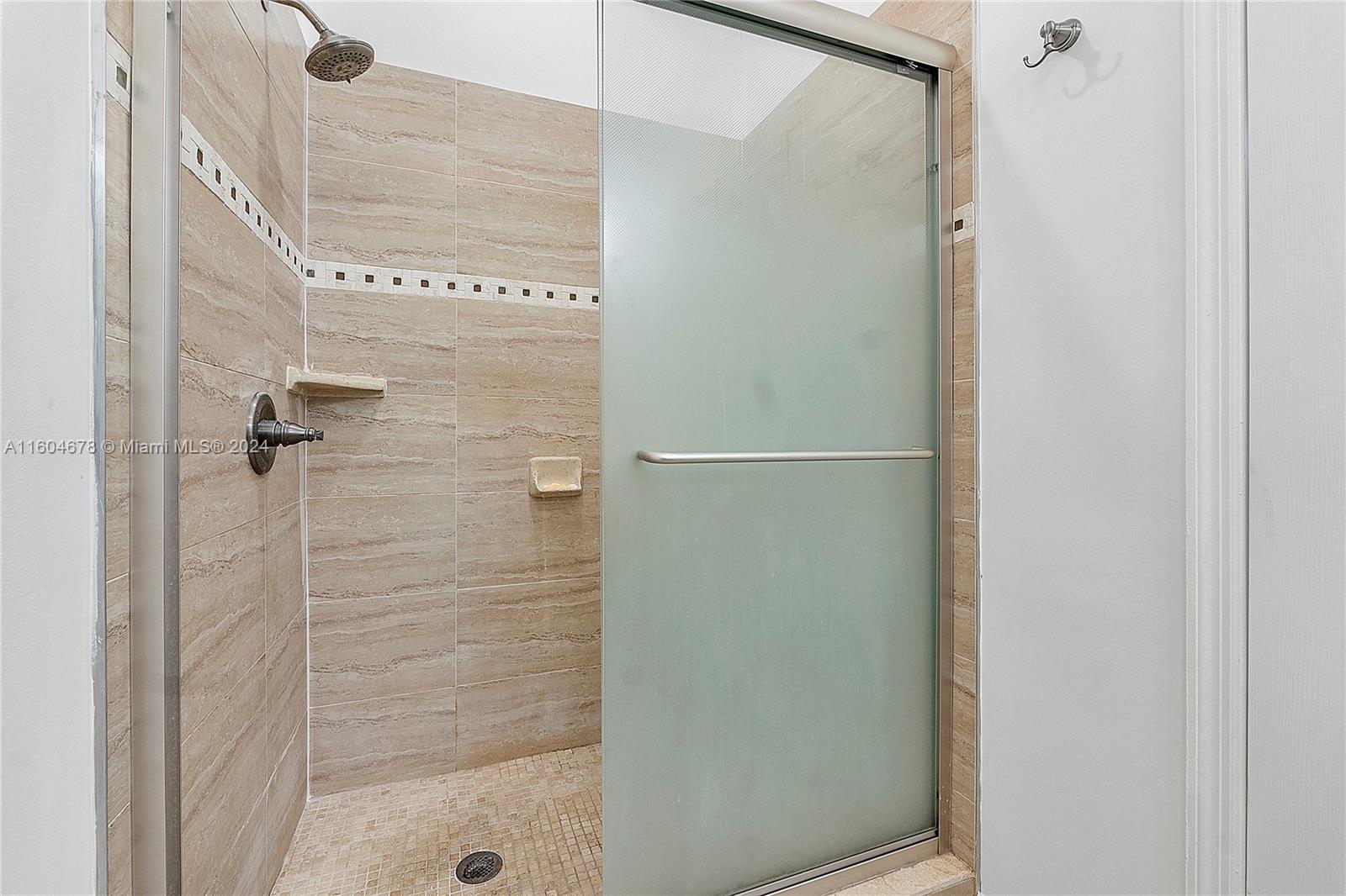 DORAL SANDS - Residential