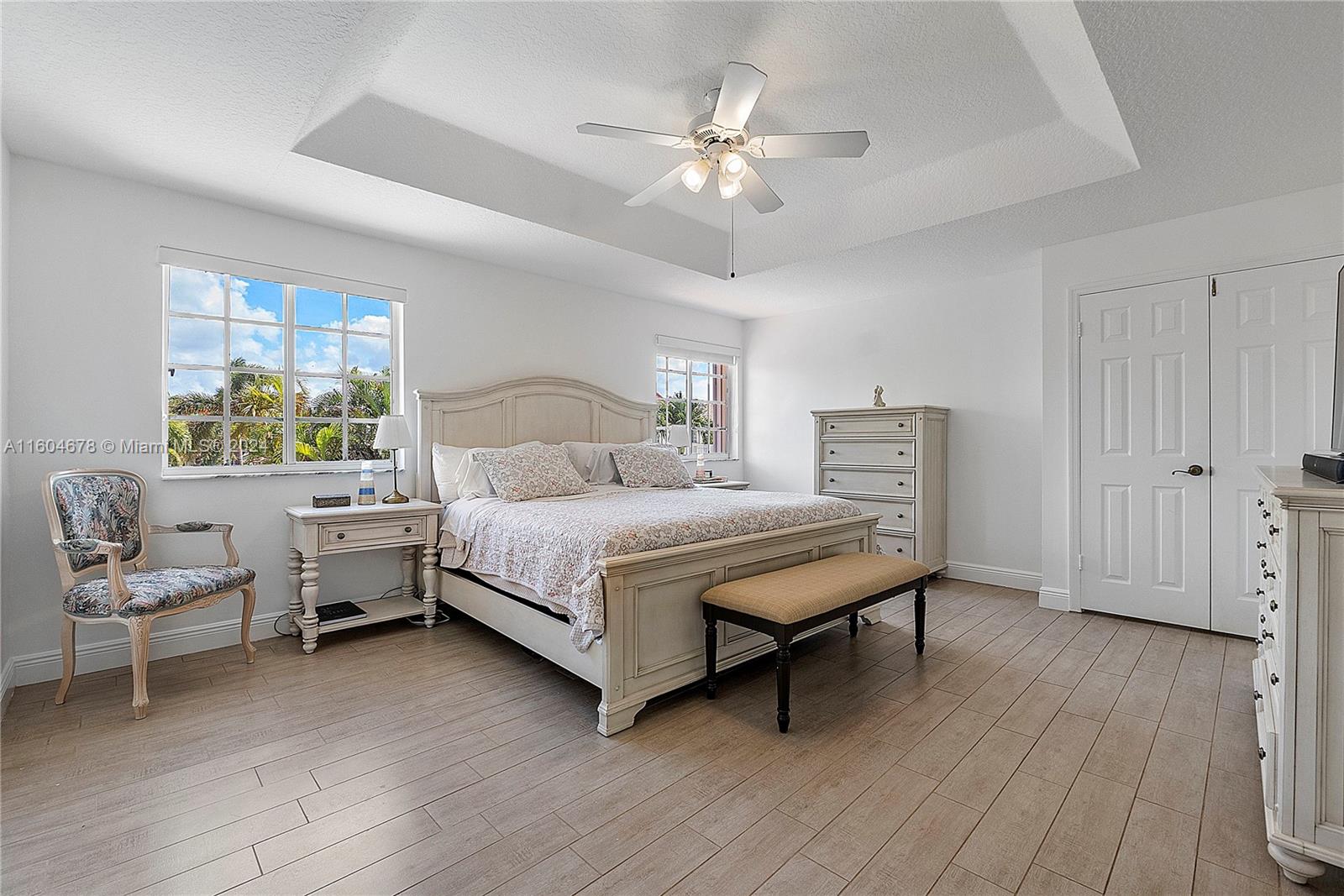 DORAL SANDS - Residential