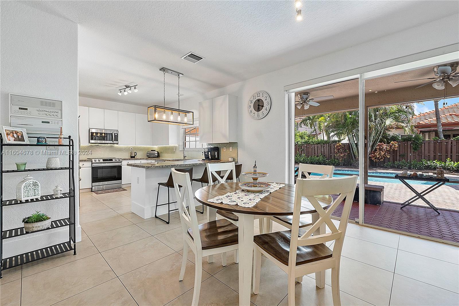 DORAL SANDS - Residential