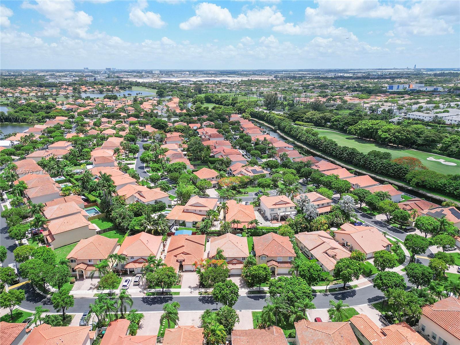DORAL SANDS - Residential