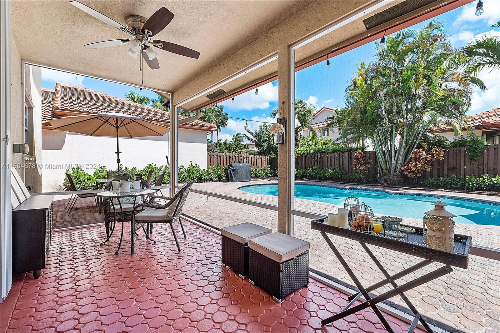 DORAL SANDS - Residential