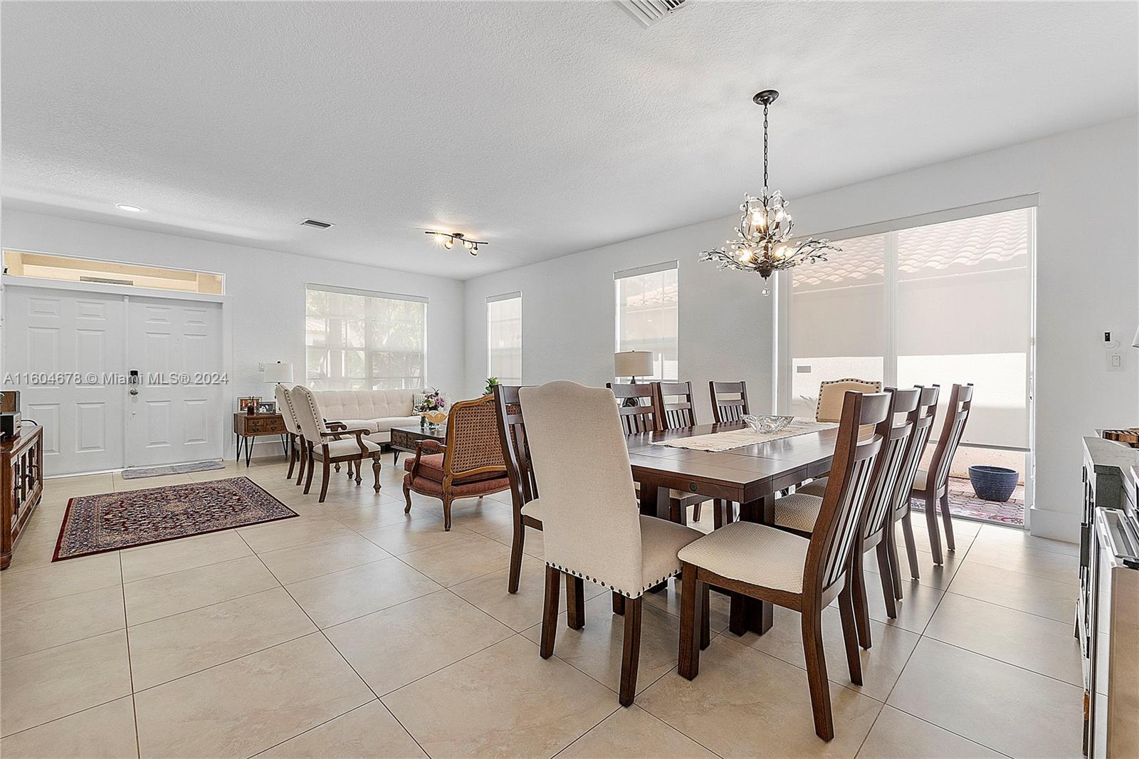 DORAL SANDS - Residential