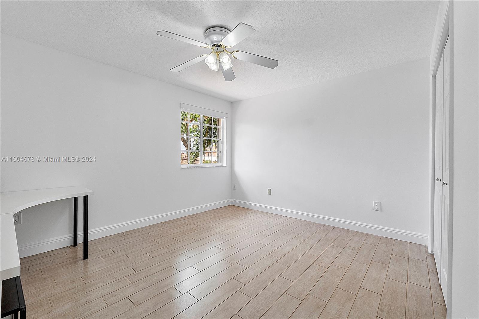 DORAL SANDS - Residential