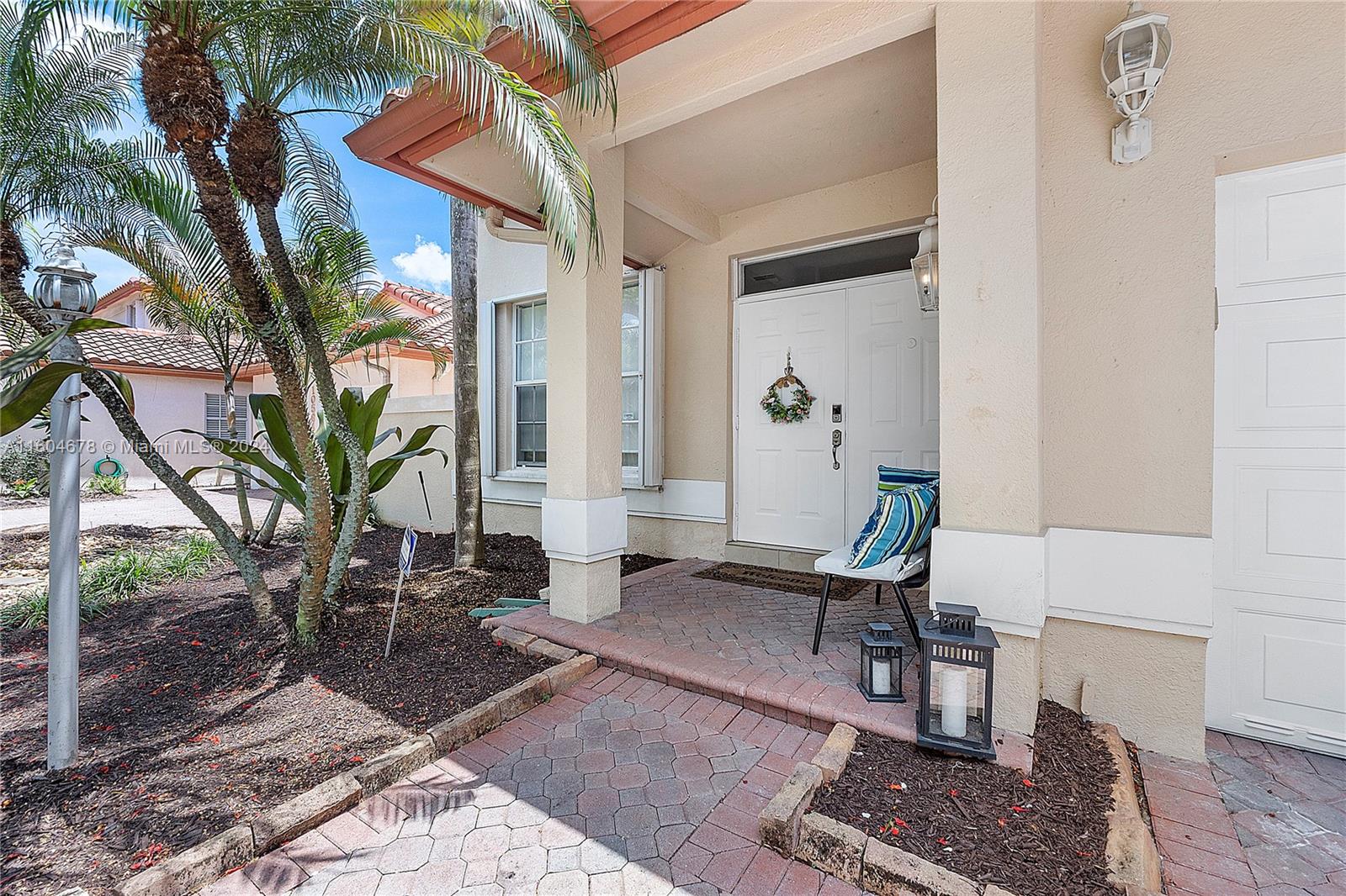 DORAL SANDS - Residential