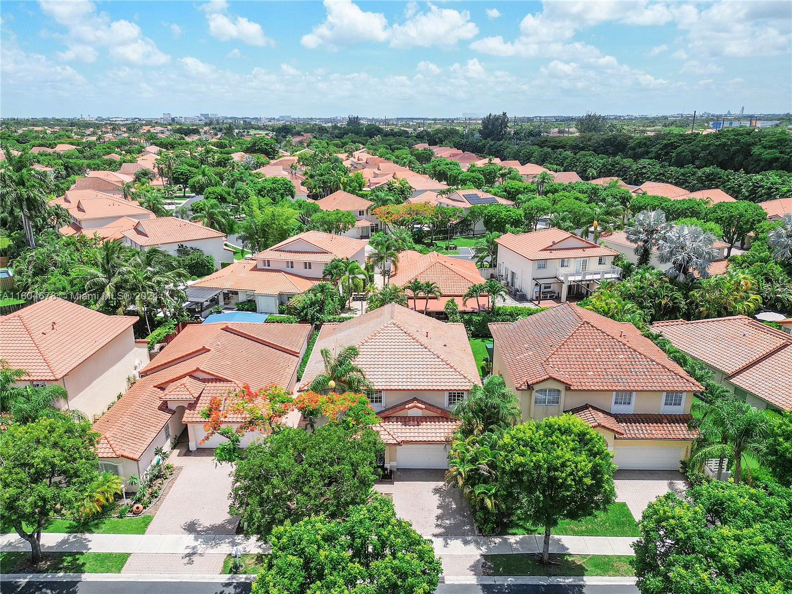 DORAL SANDS - Residential