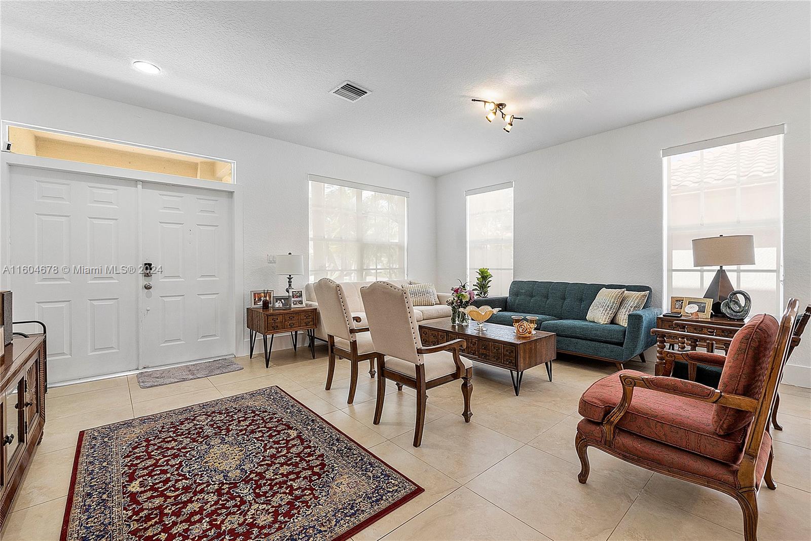 DORAL SANDS - Residential