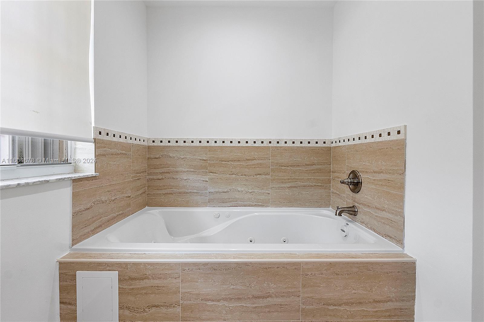 DORAL SANDS - Residential