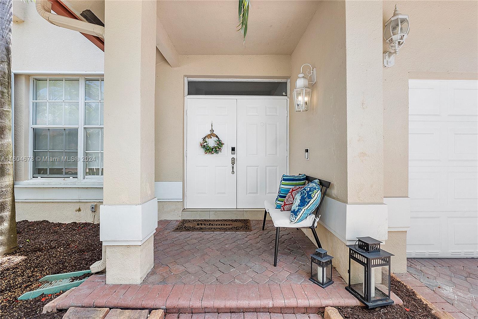 DORAL SANDS - Residential