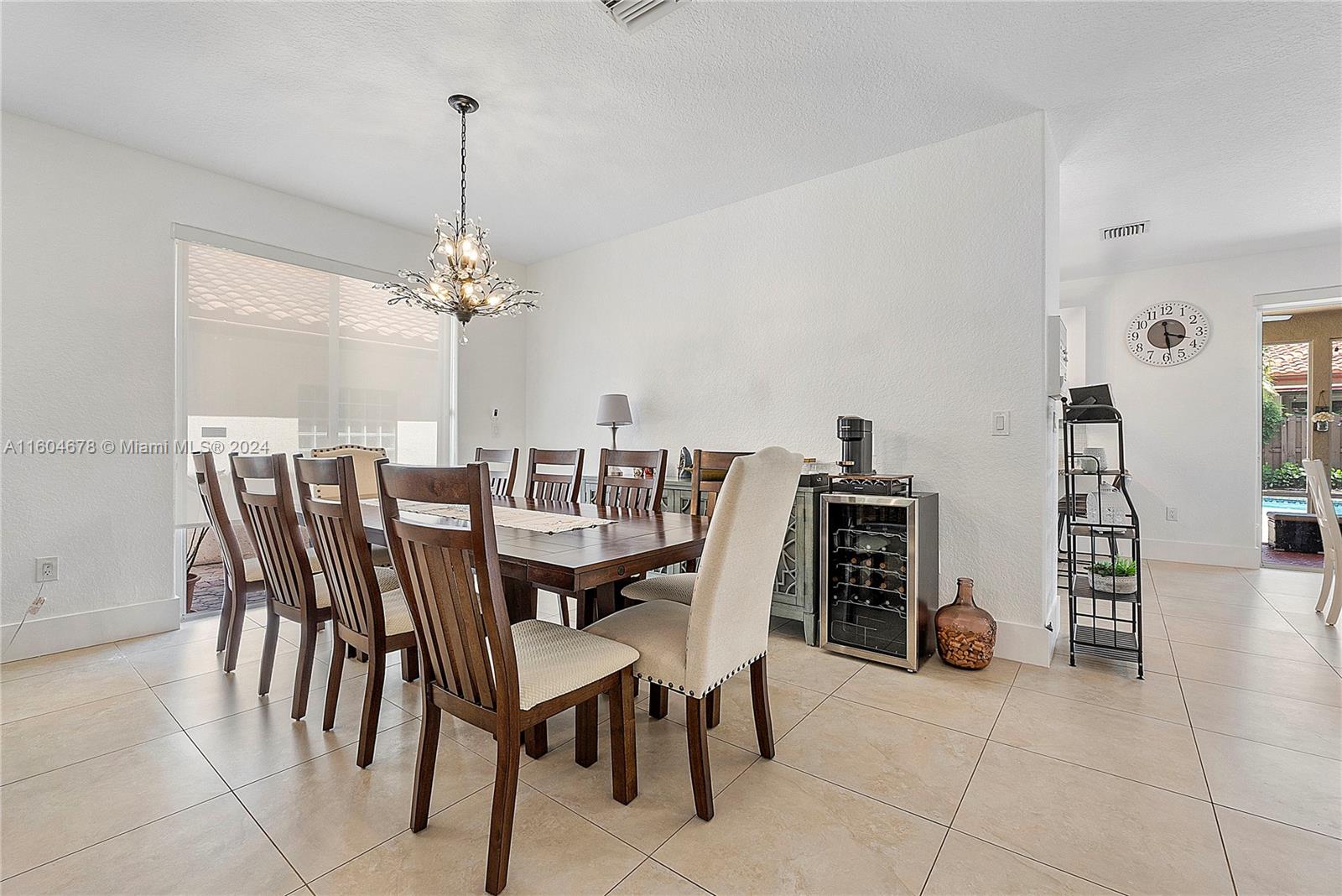 DORAL SANDS - Residential