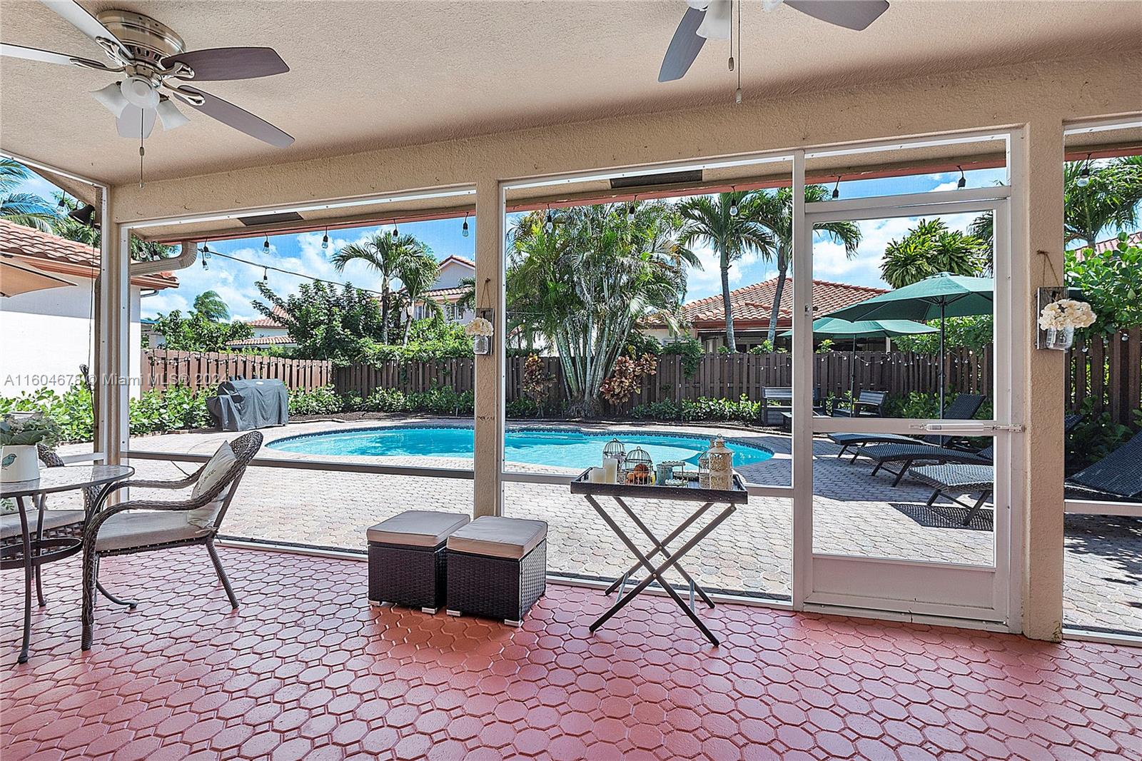DORAL SANDS - Residential