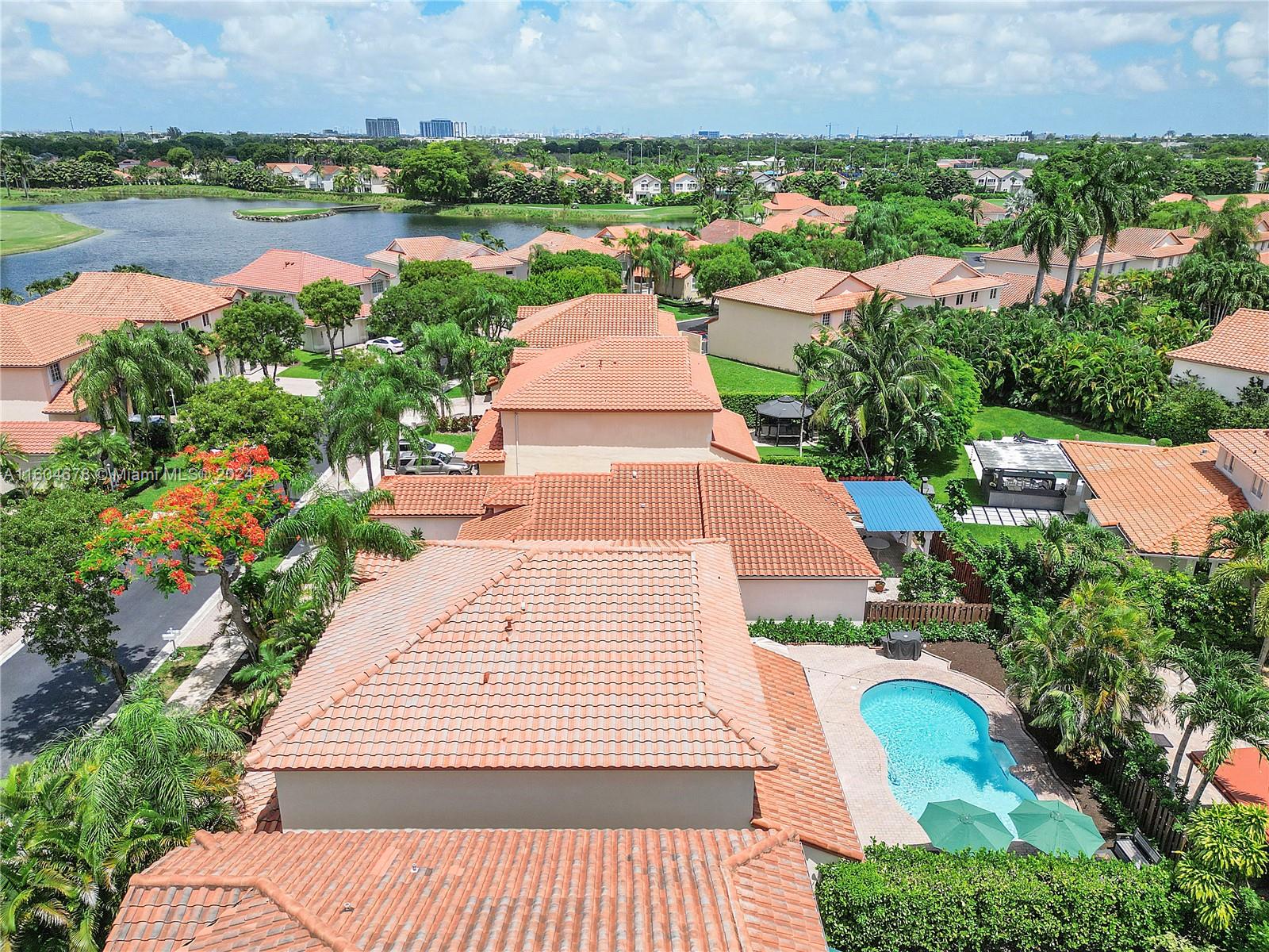 DORAL SANDS - Residential