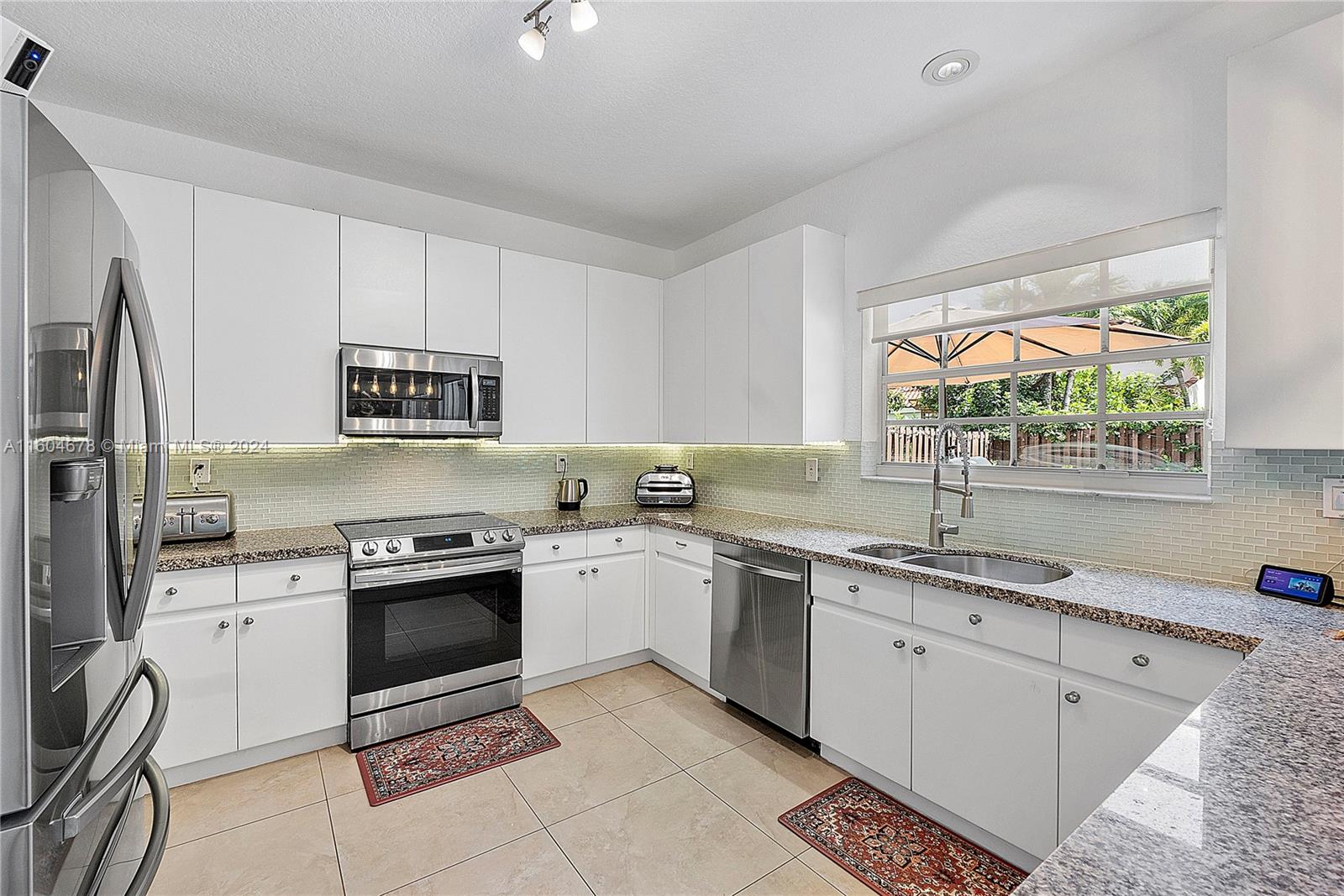 DORAL SANDS - Residential