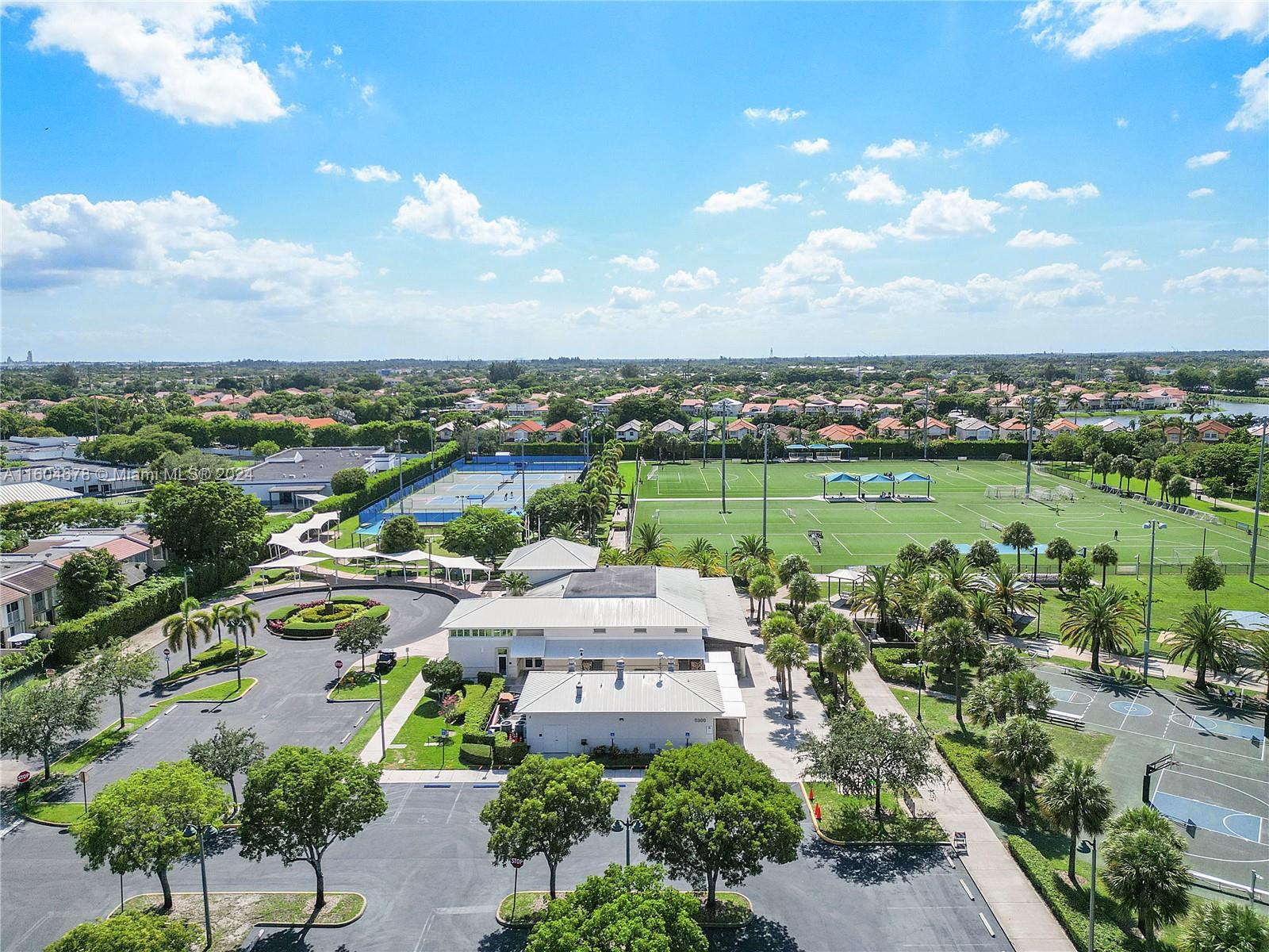 DORAL SANDS - Residential
