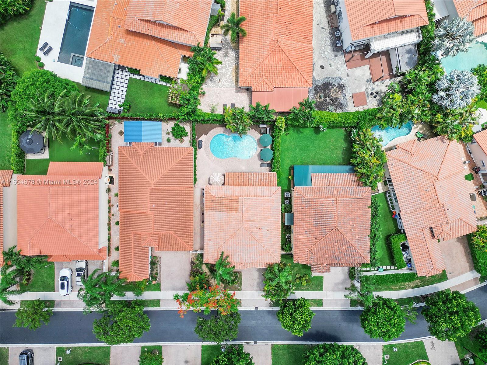 DORAL SANDS - Residential