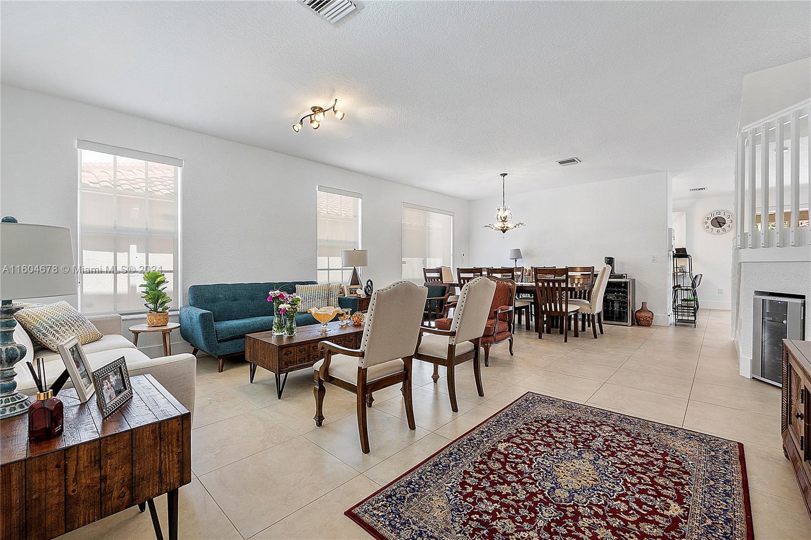 DORAL SANDS - Residential
